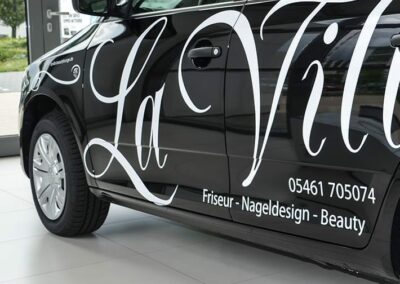 Fahrzeugbeschriftung „La Villa“