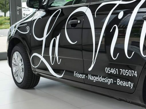 Fahrzeugbeschriftung „La Villa“