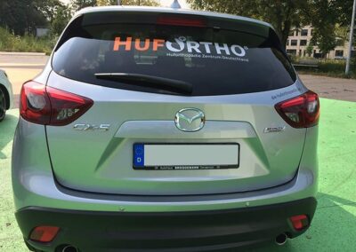 Fahrzeugbeschriftung „Hufortho“