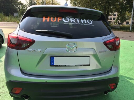 Fahrzeugbeschriftung „Hufortho“