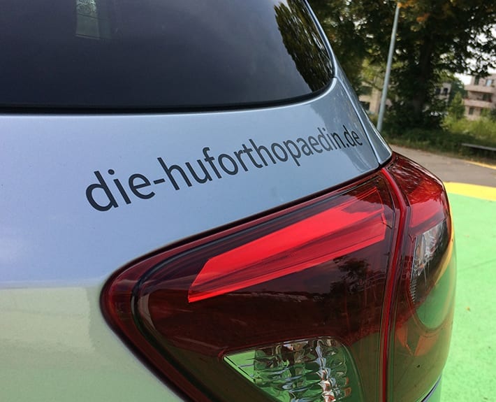 Fahrzeugbeschriftung Huforthopädin