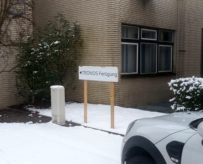 Schild TRONOS Fertigung