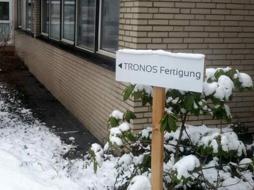 Eingangsschild „TRONOS“