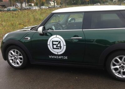 Fahrzeugebeschriftung „E4PT“