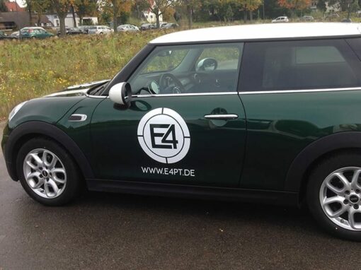 Fahrzeugebeschriftung „E4PT“