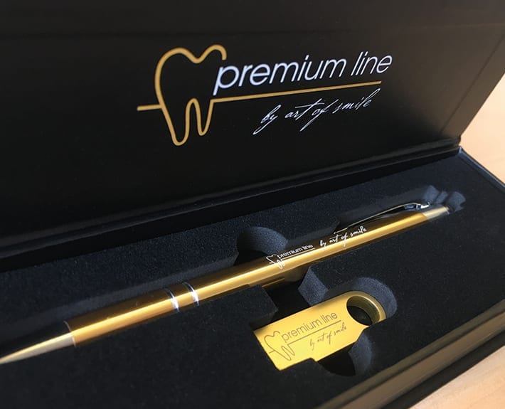 Corporate Design Premium Line art of smile