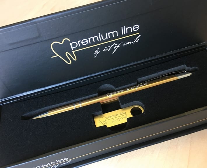 Corporate Design Premium Line art of smile